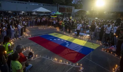 Vigilia realizada en honor a las víctimas el día anterior en Caracas. 