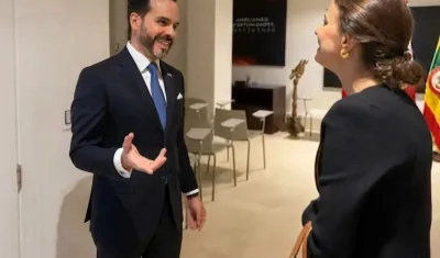Abelardo De La Espriella reunido con Susana Cordeiro Guerra,
