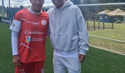 Carlos Daniel Bacca y su padre, quien lo acompaña en Bogotá.