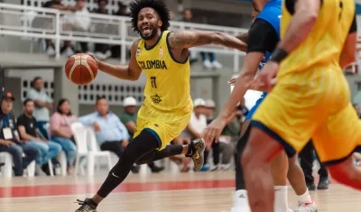 Braian Angola anotó 21 puntos y fue la gran figura del partido.