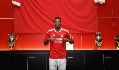 Jhon Jáder Durán en la sala de trofeos de su nuevo club.