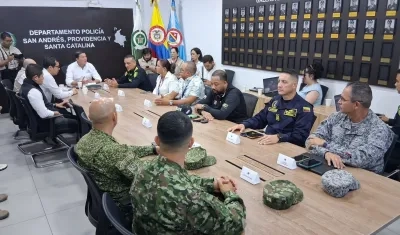 Puesto de Mando Unificado con las autoridades para vigilar elecciones atípicas en San Andrés. 