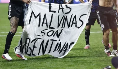El cartel que sacaron los jugadores de Argentina al final del partido.