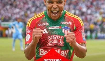 Luis Fernando Muriel celebra uno de sus goles contra Equipo Azul. 