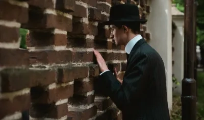 En la película se muestra la vida íntima y familiar del autor. 