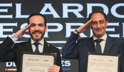 El presidente electo Abelardo De La Espriella y el vicepresidente José Manuel Restrepo, encargado del empalme.