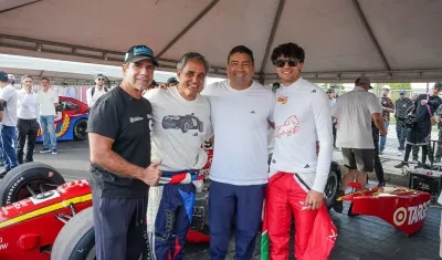 El alcalde Alejandro Char con Juan Pablo Montoya y su equipo. 