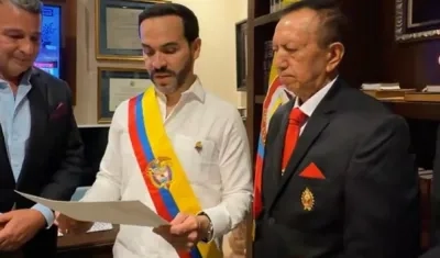El Presidente electo Abelardo De La Espriella con la banda presidencial.