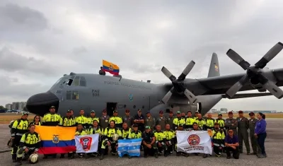 Treinta bomberos rescatistas y cinco ingenieros especializados.