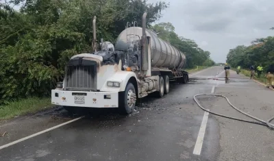 Vehículo incendiado. 