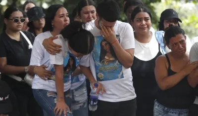 Familiares de Yenci Lorena Restrepo, una de las victimas del terremoto.