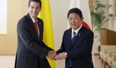 El Ministro de Comercio, Industria y Turismo, Mauricio Gómez Amín, y el Ministro de Asuntos Exteriores de Japón, Toshimitsu Motegi.