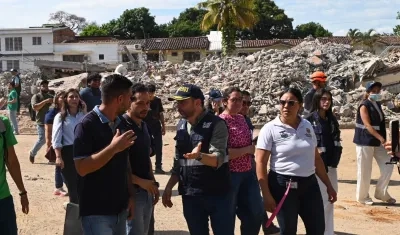 El alcalde de Cali en un recorrido por la zona afectada por el terremoto