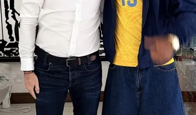 El alcalde de Medellín, Federico Gutiérrez y el jugador español Lamine Yamal.