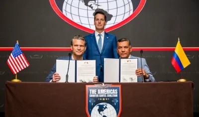 El secretario de Guerra de EE.UU_., Pete Hegseth, y ministro de Defensa, Jorge Eduardo Mora.