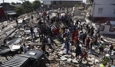 Estructura colapsada por terremoto.