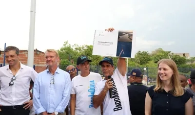 Firma de la alianza para iniciar el proyecto 'Vientos de Barranquilla'.