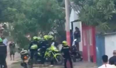 Momento en que capturan a un presunto responsable. 