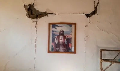 Imagen de una casa destruida por el terremoto en Colombia