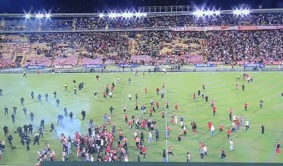 Invasión de campo en El Campín.