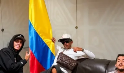 Lamine Yamal con la bandera de Colombia