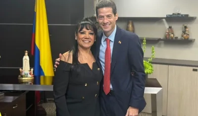 La superintendente de Industria y Comercio, María Rocío Cortés Vargas, y el Ministro de Comercio, Industria y Turismo, Mauricio Gómez Amín.