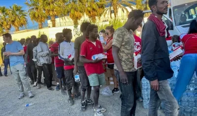 Los migrantes que aún no han retornado a Marruecos, viven en las calles de la ciudad.