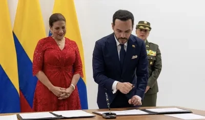 La Ministra de las TIC, Alexandra Falla, y el Presidente Abelardo De La Espriella.