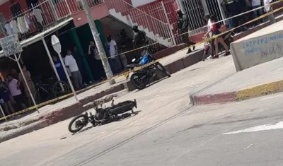 La motocicleta en donde se desmovilizaba los dos sospechosos. 