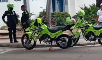 Varias patrullas de la Policía en el Camino Adelita de Char este martes. 