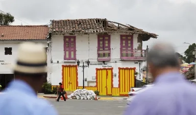 Una vivienda con daños causados por el terremoto de magnitud 7,4 del pasado 10 de agosto, en Salento. 