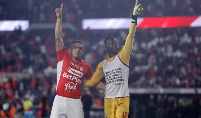 El defensa Iván Scarpeta y el arquero Weibmar Asprilla.
