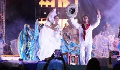 Sharon Hurtado Esquiaqui y  Luis Mauricio Aragón Hernández, reyes del Carnaval de la 44 2026
