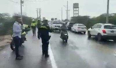 Vía habilitada con la presencia de la Policía.