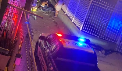 La Policía en el lugar de los hechos en Villa Estadio. 