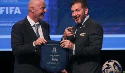 Gianni Infantino, presidente de la Fida, y Alejandro Domínguez, titular de la Conmebol.