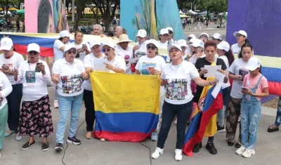 Víctimas, familiares y organizaciones de derechos humanos.