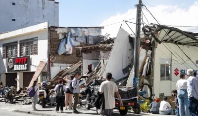 Edificación destruida este lunes, en Manizales. 
