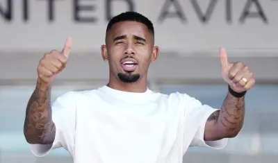 El atacante brasileño Gabriel Jesus a su llegada a Barcelona. 