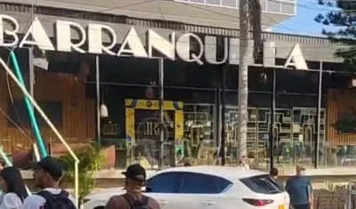 Las personas en el norte de Barranquilla, 51b con 85, salieron de los edificios durante el sismo.