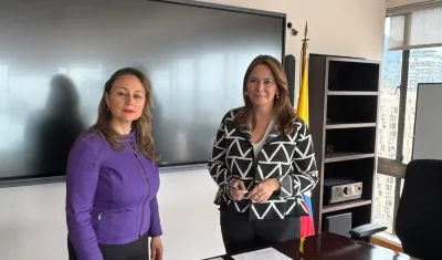(Izq. a Der.) Mónica Lombana García, Supersalud encargada y Ana María Vesga, ministra de Salud. 