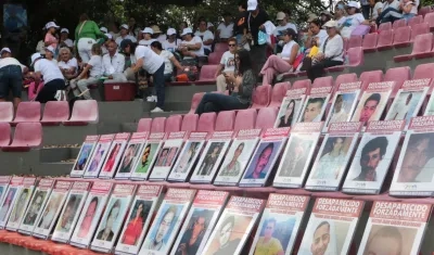 Personas desaparecidas expuestas en Cúcuta para conmemorar el Día Internacional de las Víctimas de Desaparición Forzada.