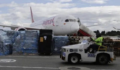 Avión Boeing 787 de la aerolínea Avianca que transportó ayudas humanitarias.