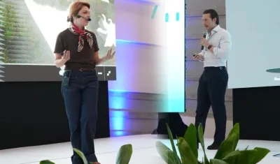 Los SharThank Juliana Barreto y Álvaro González dieron inicio a la macrorrueda de negocios
