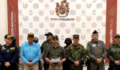 Abelardo De La Espriella acompañado por el ministro de Defensa, Jorge Mora.