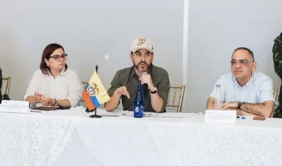La Gobernadora del Magdalena, Margarita Guerra; el Presidente Abelardo De La Espriella; y el Alcalde de Santa Marta, Carlos Pinedo.