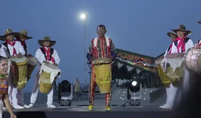 Abraham Roosevelt Cáceres Julio, fue presentado como Rey Momo del Carnaval de Barranquilla 2027.
