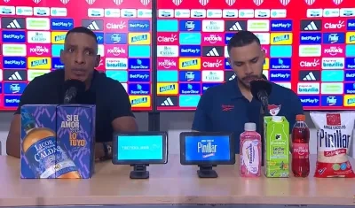 El técnico Luis Amaranto Perea y el portero Eder Chaux.
