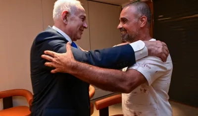 El primer ministro israelí, Benjamín Netanyahu, y el pasajero Ben Gurión.
