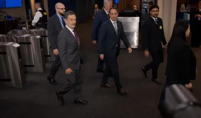 El Canciller Omar Bula y el Vicepresidente José Manuel Restrepo.